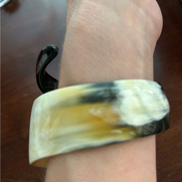 Natural Horn Spiral Bracelet - Picture 4 of 4